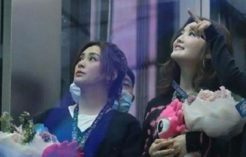 Twins新浪扫楼，阿娇瘦身成功变回女神，姐妹相视而笑好嗑|丁禹兮|白敬亭|阿Sa|演唱会|友谊