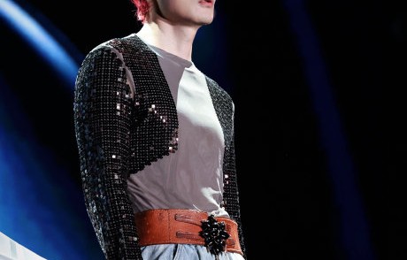 李荣浩杭州演唱会现场蒙眼弹奏了哪首曲目？|李荣浩“黑马”世界巡回演唱会|杭州市|浙江省|舞台|摇滚