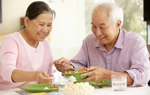 老了才明白：永远不要在儿女面前，表现出这四种行为，才会幸福