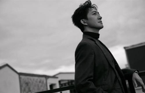 演员王阳被曝在剧组遭霸凌：脸憋得通红，眼睛都涨红了，没人保护