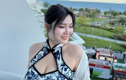 TVB性感女星离巢后近况曝光！旅行晒澎湃上围，前夫现身内地恋综