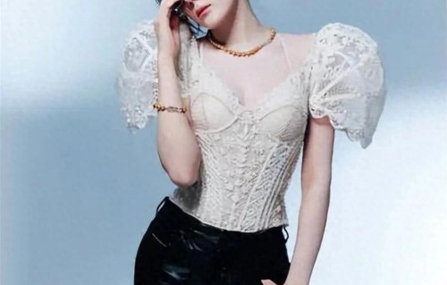 迪丽热巴这身buff叠满，酷毙了！既是短暂的花朵，也是长久的琥珀