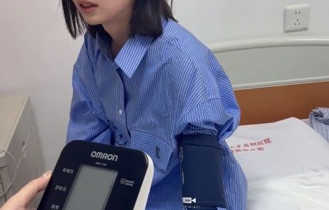 颖儿做胆囊切除手术！自曝体重92斤，付辛博带女儿探望，画面温馨|小月亮|熬夜党护肤|明星护肤|小护士|香薰