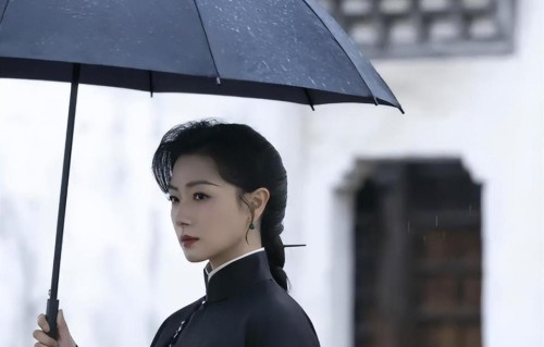 她因太漂亮被导演看中，拒绝后遭雪藏，合作胡歌后才翻红