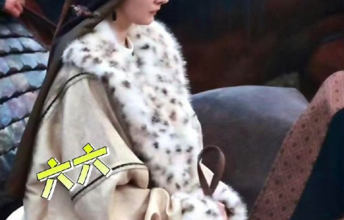 杨幂鲜卑帽大氅路透曝光古装造型惊艳