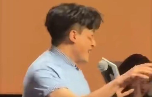 孙艺洲《三心两意》路演模仿李小冉翻车名场面！李小冉超绝心态接梗