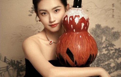 短剧女王到底多火？郭宇欣首封杂志5小时破5000本销售额超30万