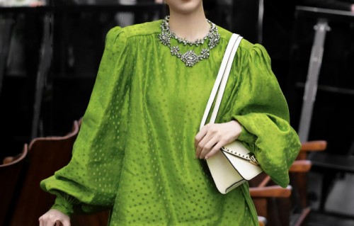 宋祖儿一天两封神！红绿双造型惊艳全网，网友：“女娲炫技级神颜”