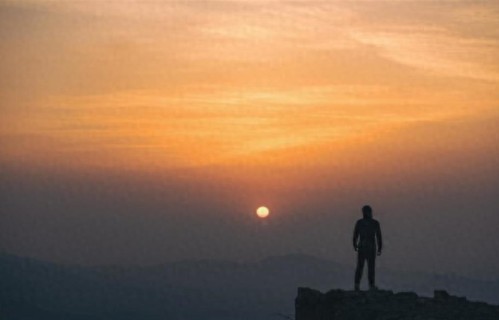 独来独往的人，才是世上最“危险”的存在：他要么是神，要么是魔，绝不是普通人