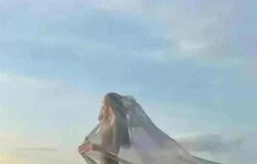 48岁舒淇新片杀疯了！腹部比水平尺还平，这状态哪像快50岁了？