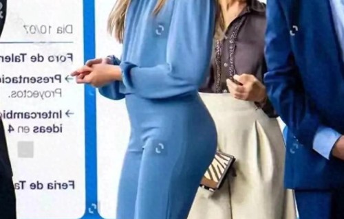 大腿臀部越发饱满！索菲亚公主最新曝光，19岁微胖身材超棒