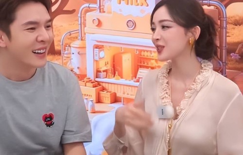 李佳琦体验娜扎的“古娜之夹”，从自信调侃到痛到尖叫