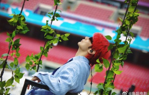 李荣浩‘黑马’世界巡演杭州站的舞台设计有何亮点？|装置|西湖|灯光|投影|乐器