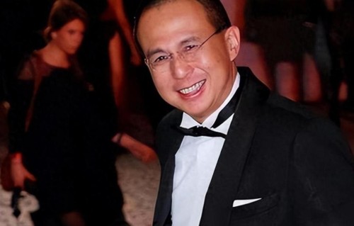 李泽楷和梁洛施十年同框零牵手，媒体说复合其实连手都没拉过