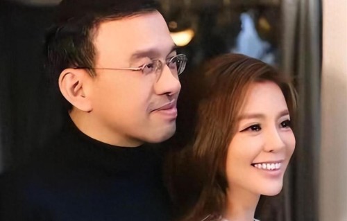 51岁主持人朱迅，结婚21年从未过下厨，被大学副校长丈夫宠成宝贝