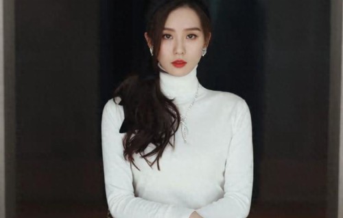 诗诗姐姐一出场感觉就是内娱没几个人打的，他的骨相是真的美