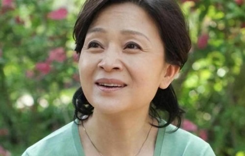 67岁刘莉莉定居日本，二婚嫁富商不再拍戏，晚年为不婚的女儿操心