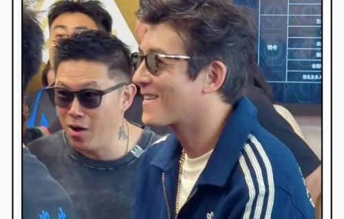 陈冠希、欧阳靖、马思唯出席活动，45岁陈冠希颜值回春，帅爆了！