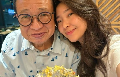 许绍雄女儿在TVB颁奖礼后对父亲的缅怀说了什么？|父女|致敬|想你|许惠菁|沉默