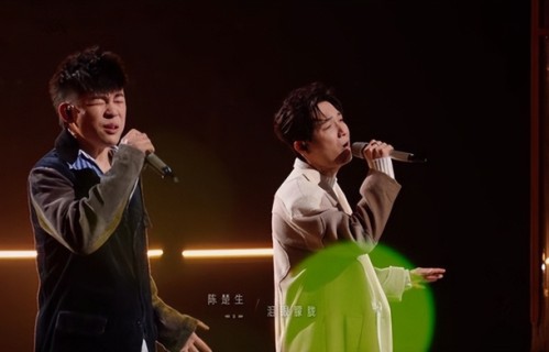 《声生不息》陈楚生、胡彦斌终于合作了，一首《再回首》梦回披哥_新闻